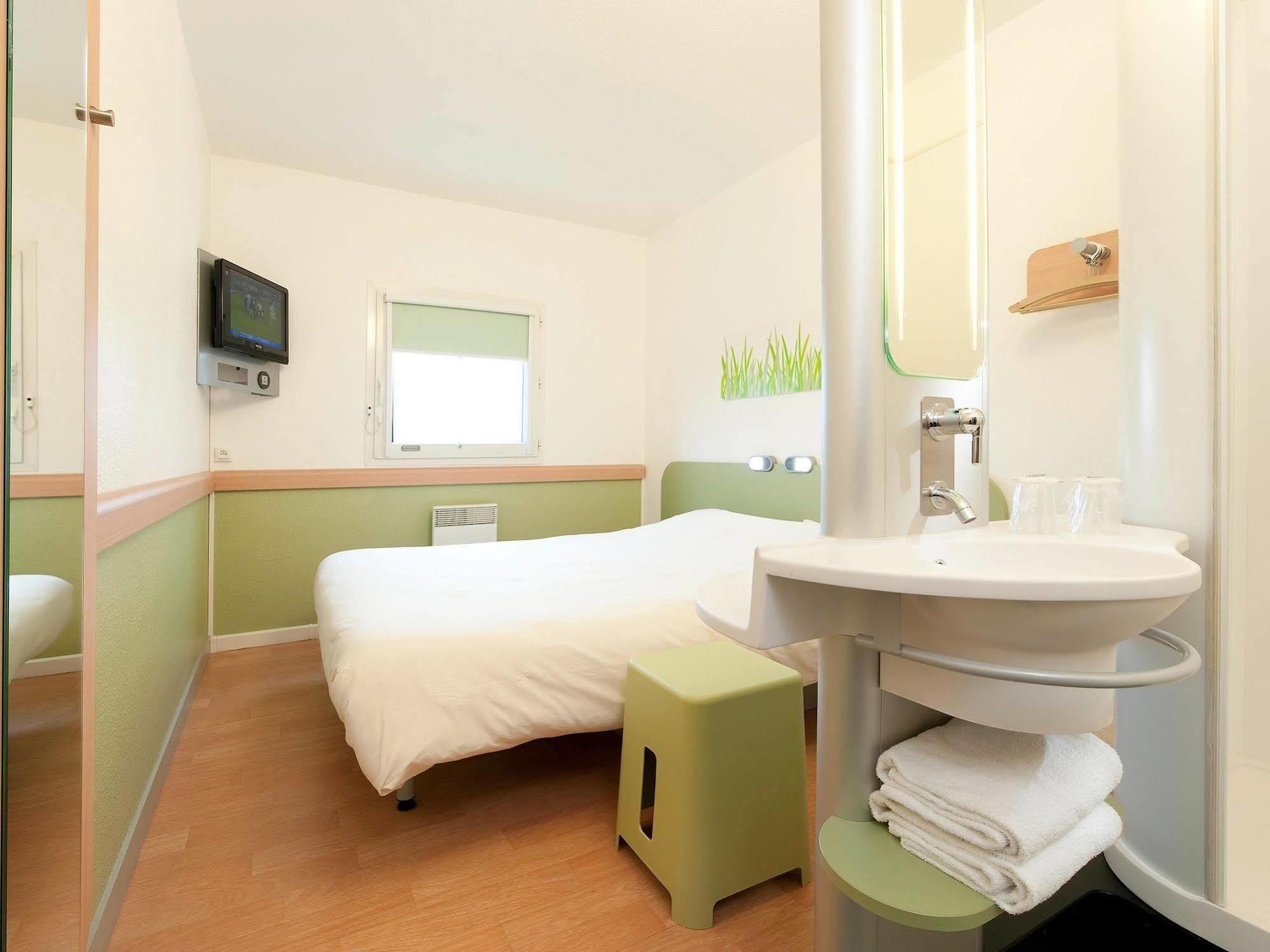Ibis Budget Loriol Le Pouzin Exteriör bild